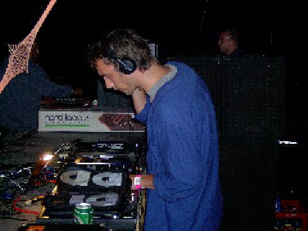  Bildname: 215.jpg 
 Breite: 240 Pixel 
 H�he: 180 Pixel 
 Gr�sse: 19 kB 