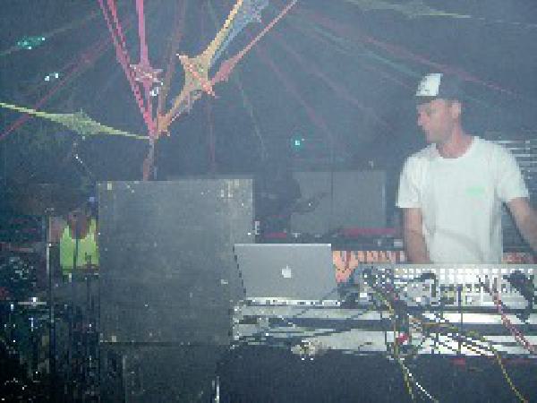  Bildname: 254.jpg 
 Breite: 240 Pixel 
 H�he: 180 Pixel 
 Gr�sse: 18 kB 