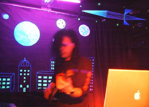  Bildname: 01010016.jpg 
 Breite: 600 Pixel 
 H�he: 431 Pixel 
 Gr�sse: 54 kB 