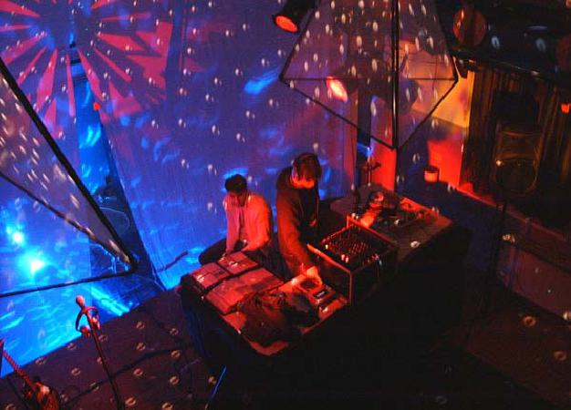  Bildname: 01010023.jpg 
 Breite: 600 Pixel 
 H�he: 431 Pixel 
 Gr�sse: 53 kB 