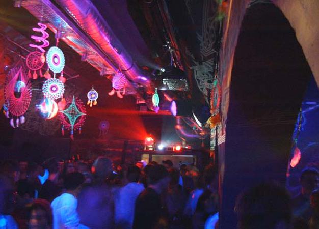  Bildname: 01010037.jpg 
 Breite: 600 Pixel 
 H�he: 431 Pixel 
 Gr�sse: 49 kB 