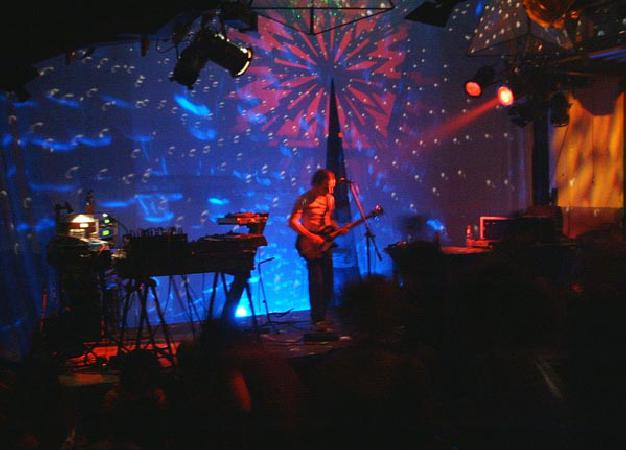  Bildname: 01010054.jpg 
 Breite: 600 Pixel 
 H�he: 431 Pixel 
 Gr�sse: 51 kB 