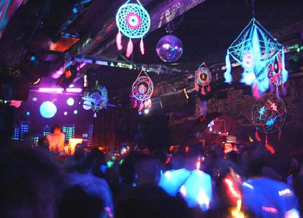  Bildname: 01010073.jpg 
 Breite: 600 Pixel 
 H�he: 431 Pixel 
 Gr�sse: 51 kB 