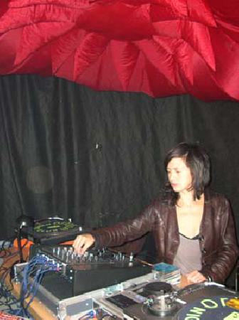  Bildname: DSCN4204.jpg 
 Breite: 299 Pixel 
 H�he: 400 Pixel 
 Gr�sse: 40 kB 