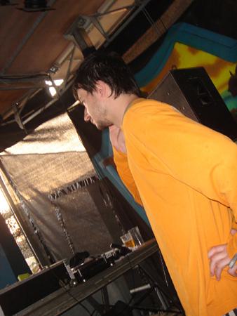  Bildname: DSC03605.jpg 
 Breite: 338 Pixel 
 H�he: 450 Pixel 
 Gr�sse: 108 kB 