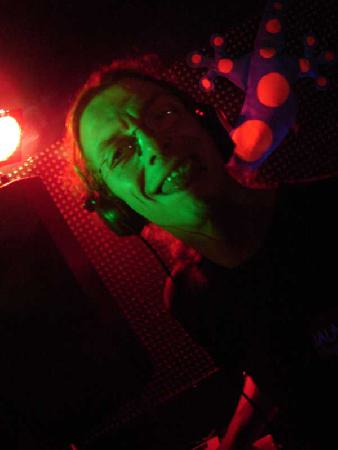  Bildname: jalanda39.jpg 
 Breite: 600 Pixel 
 H�he: 800 Pixel 
 Gr�sse: 31 kB 