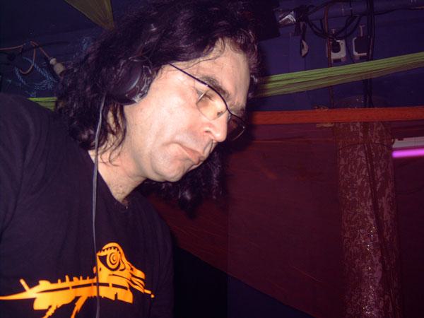  Bildname: 016-alpha-unter-konzentrazi.jpg 
 Breite: 600 Pixel 
 H�he: 450 Pixel 
 Gr�sse: 45 kB 