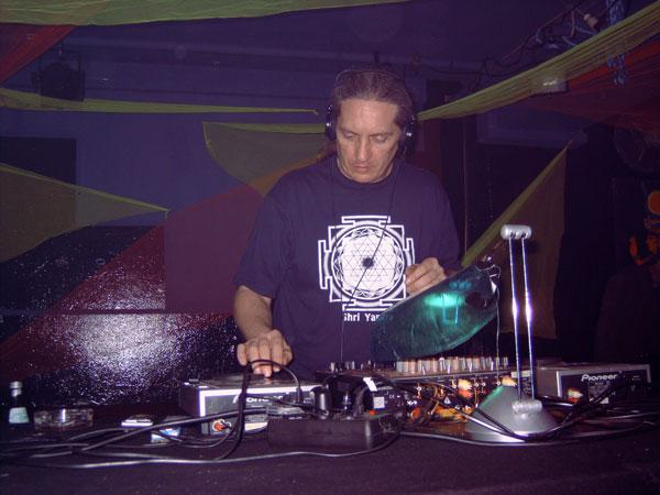  Bildname: 024-namaskar-bei-der-arbeit.jpg 
 Breite: 600 Pixel 
 H�he: 450 Pixel 
 Gr�sse: 55 kB 